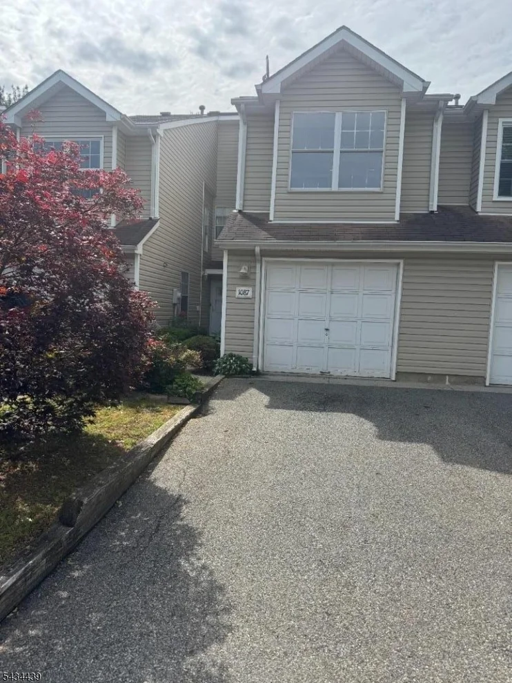 Unit for sale at 1087 Oakcroft Ln, Franklin Twp., NJ 08873-1677