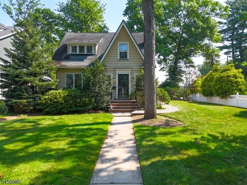 Unit for sale at 775 Boulevard, Westfield Town, NJ 07090-3231