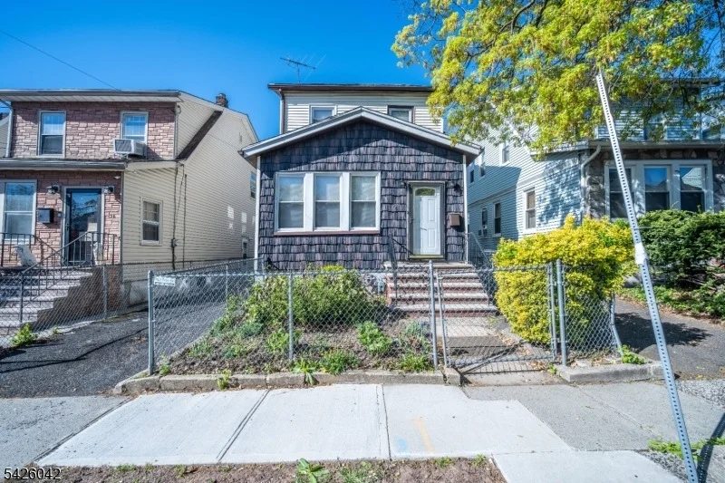 Unit for sale at 26 Scofield St, Newark City, NJ 07106-3706