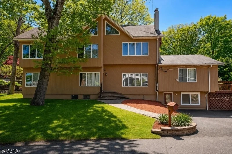 Unit for sale at 17 Hickory Dr, Oakland Boro, NJ 07436-2606