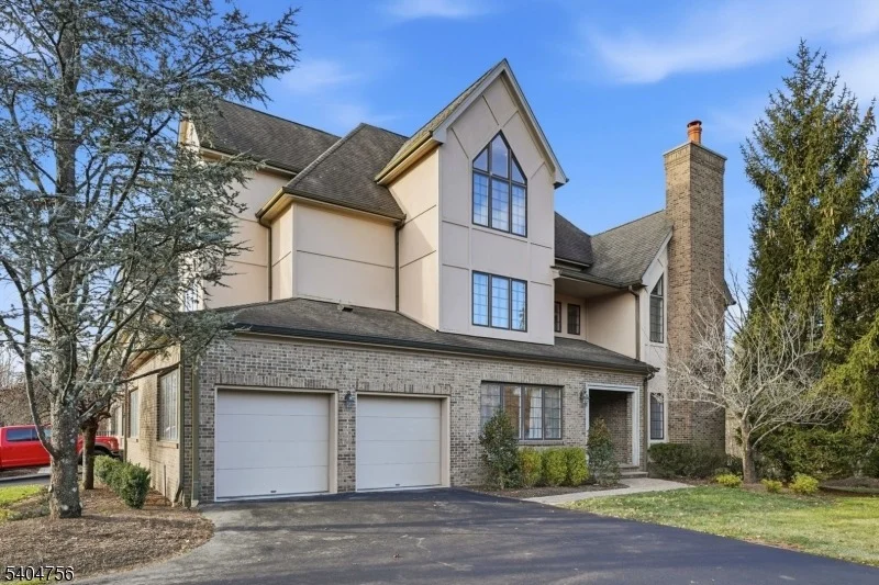 Unit for sale at 204 Bearwoods Rd, Park Ridge Boro, NJ 07656-2614