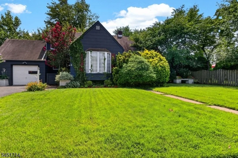 Unit for sale at 510 Cook Ave, Middlesex Boro, NJ 08846-2401