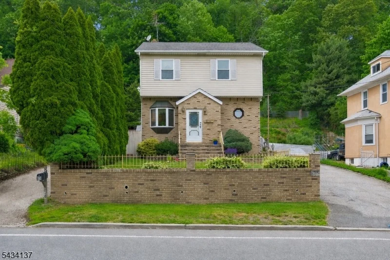Unit for sale at 562 Valley Rd, Clifton City, NJ 07013-2202