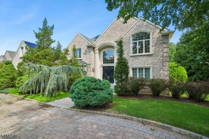 Unit for sale at 4 Centennial Ct, Totowa Boro, NJ 07512-1652