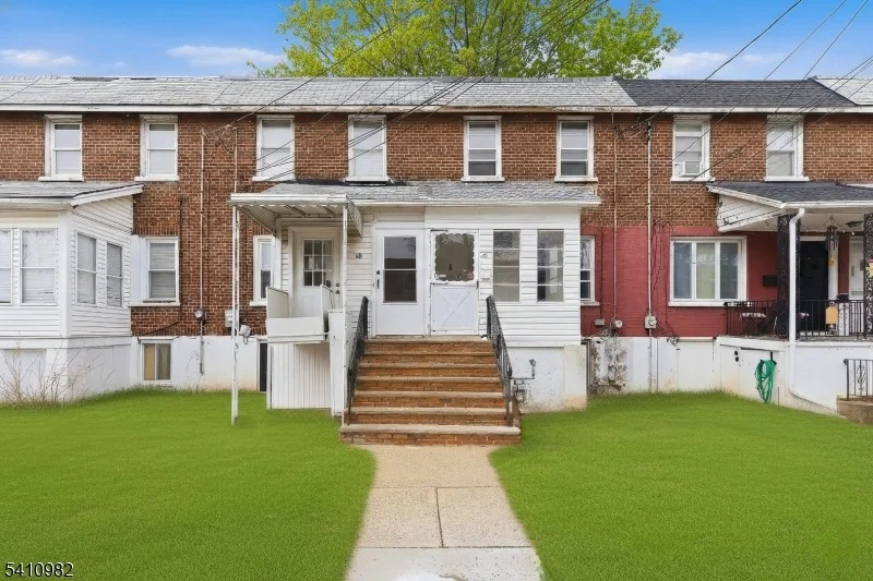 Unit for sale at 46 W 12Th St, Linden City, NJ 07036-4602