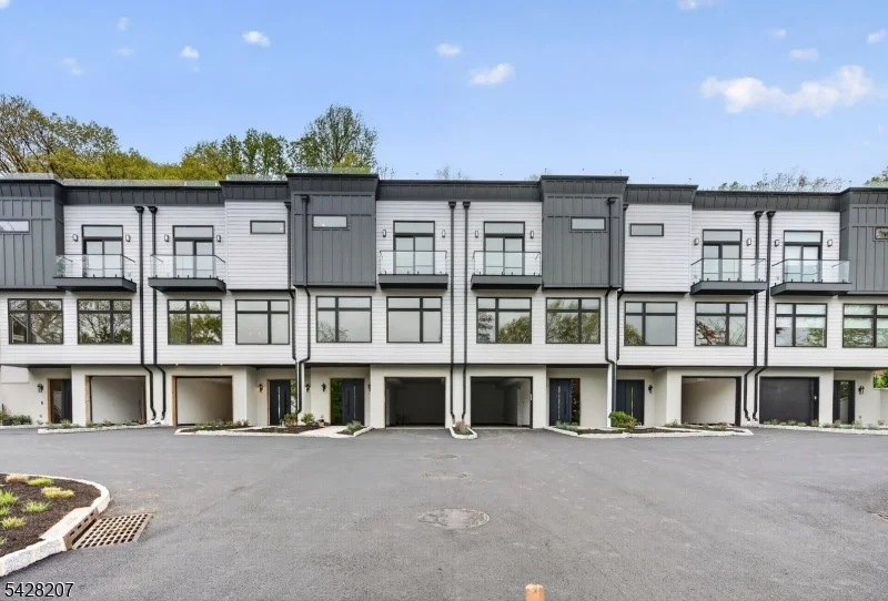 Unit for sale at 522 Valley Rd, Clifton City, NJ 07013-2202