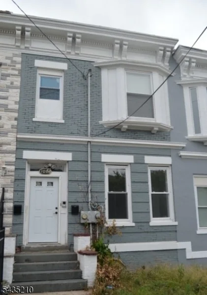 Unit for sale at 108 Peabody Pl, Newark City, NJ 07104-4112