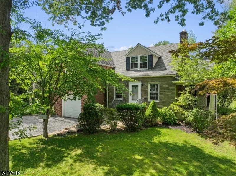 Unit for sale at 219 Ashland Rd, Summit City, NJ 07901-3221