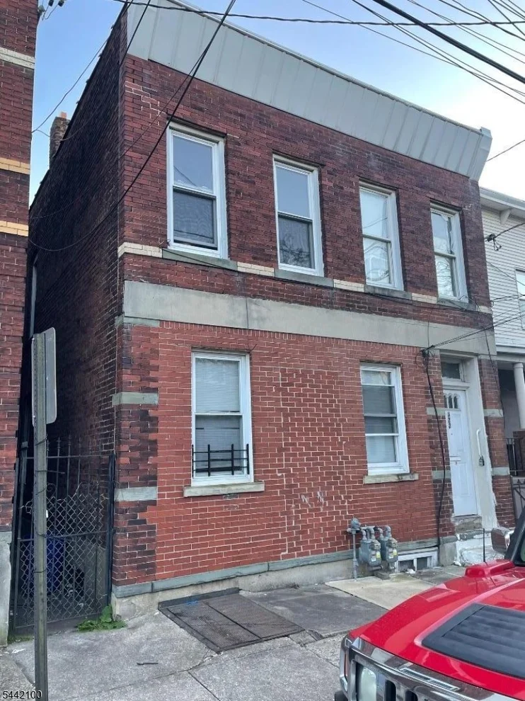 Unit for sale at 322 S 7Th St, Elizabeth City, NJ 07202-3847