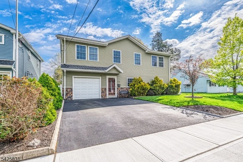 Unit for sale at 153 Howard Ave, Rochelle Park Twp., NJ 07662-3509