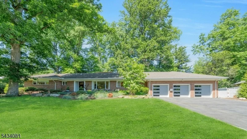 Unit for sale at 130 Pearl Brook Dr, Clifton City, NJ 07013-4007