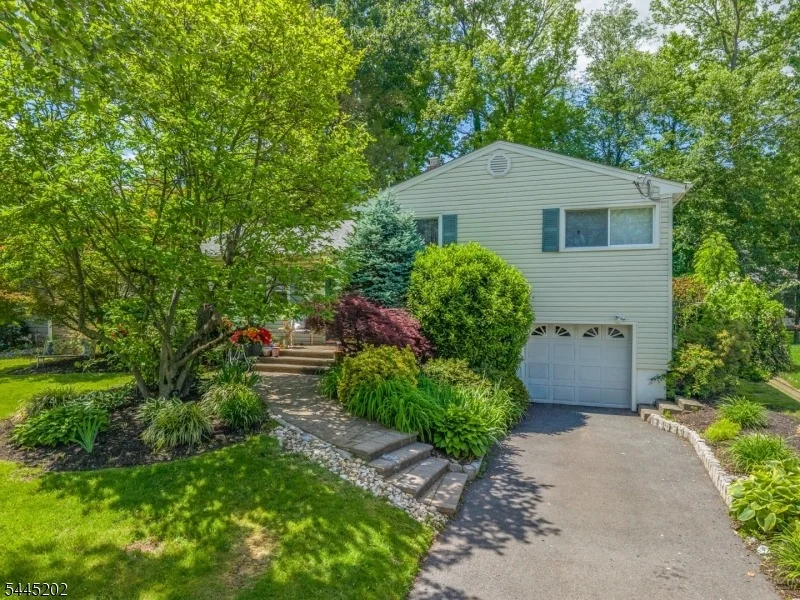 Unit for sale at 61 Glenwood Rd, Fanwood Boro, NJ 07023-1422
