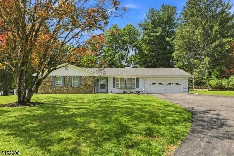 Unit for sale at 7 Brantwood Ter, Mansfield Twp., NJ 07840-4101