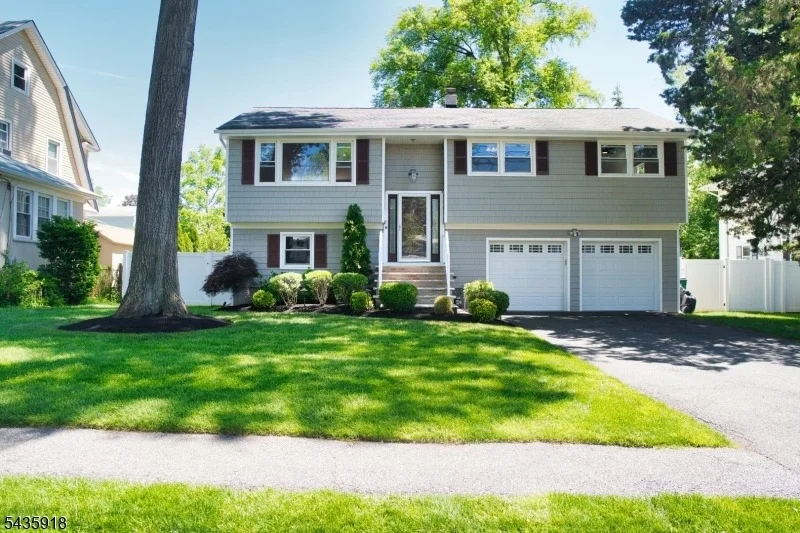 Unit for sale at 16 Portland Ave, Fanwood Boro, NJ 07023-1144