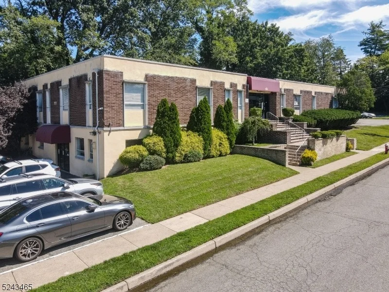 Unit for sale at 111 Galway Pl, Teaneck Twp., NJ 07666-3640