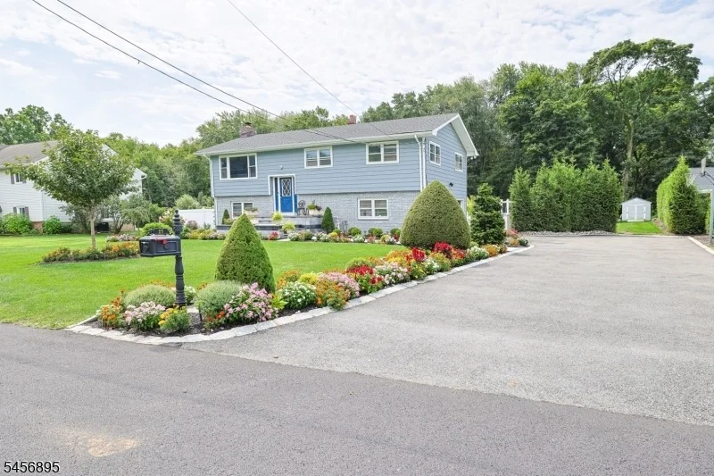 Unit for sale at 17 Corwin St, Roxbury Twp., NJ 07847-2548