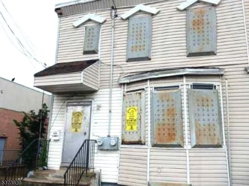 Unit for sale at 648 S 11Th St, Newark City, NJ 07103-1708