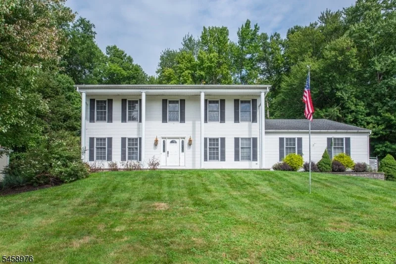 Unit for sale at 251 Big Piece Rd, Fairfield Twp., NJ 07004-1333