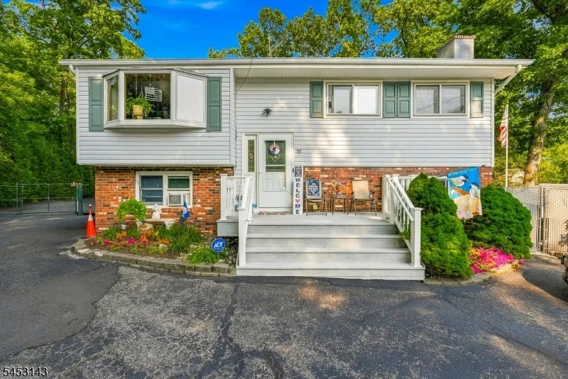 Unit for sale at 59 Shawnee Rd, Hopatcong Boro, NJ 07843-1430
