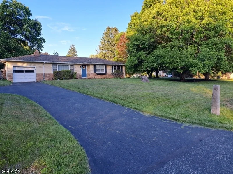 Unit for sale at 3 Meadow Brook Rd, Raritan Twp., NJ 08822-1520