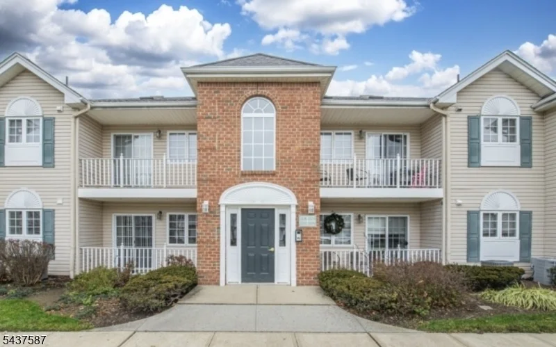 Unit for sale at 105 Roseland Ave, Caldwell Boro Twp., NJ 07006-5943