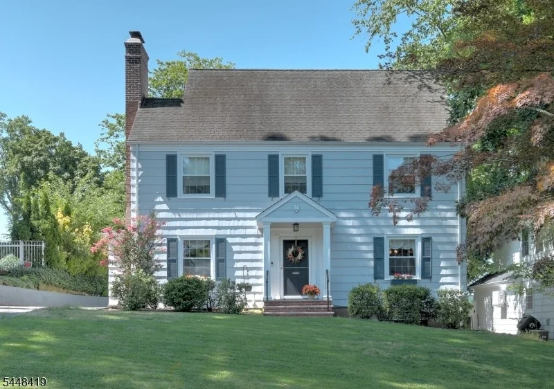 Unit for sale at 5 Birdseye Gln, Verona Twp., NJ 07044-2304