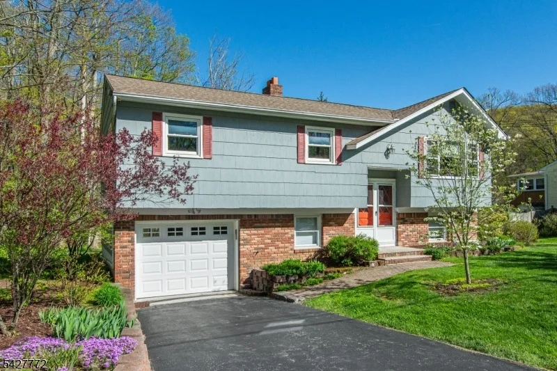 Unit for sale at 57 Lounsberry Hollow Rd, Vernon Twp., NJ 07461-4916