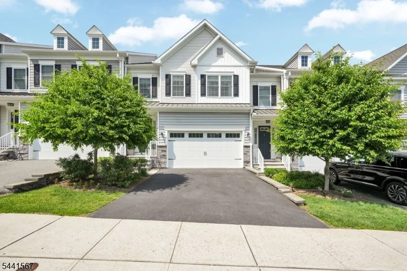 Unit for sale at 6 Hickory Ct, Cedar Grove Twp., NJ 07009-2309