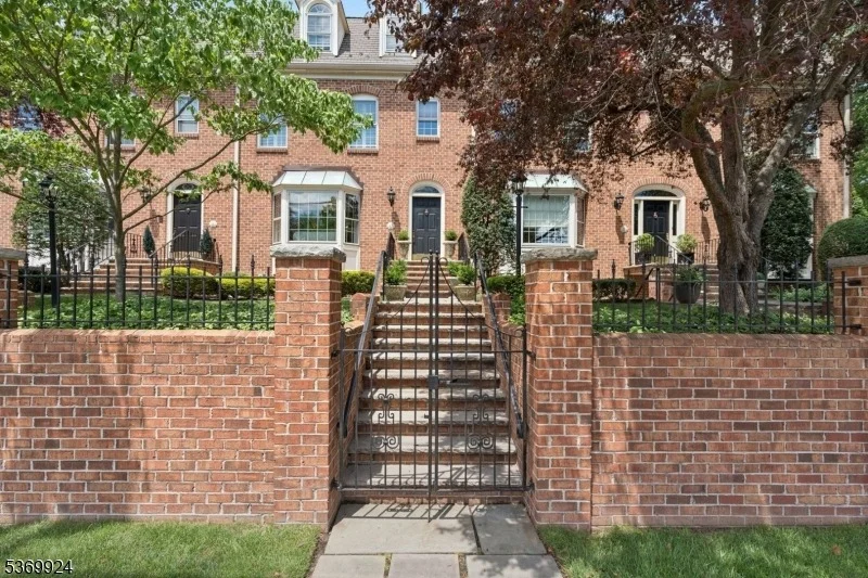 Unit for sale at 50 New England Ave, Summit City, NJ 07901-1818
