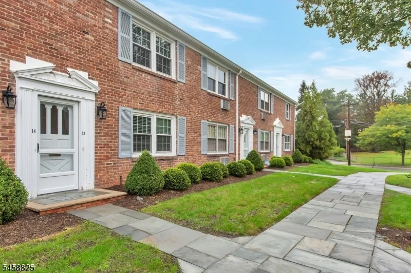 Unit for sale at 68 New England Ave, Summit City, NJ 07901-1800