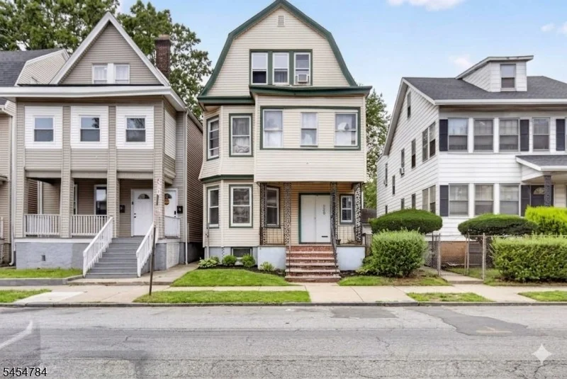 Unit for sale at 529 S Clinton St, East Orange City, NJ 07018-1031
