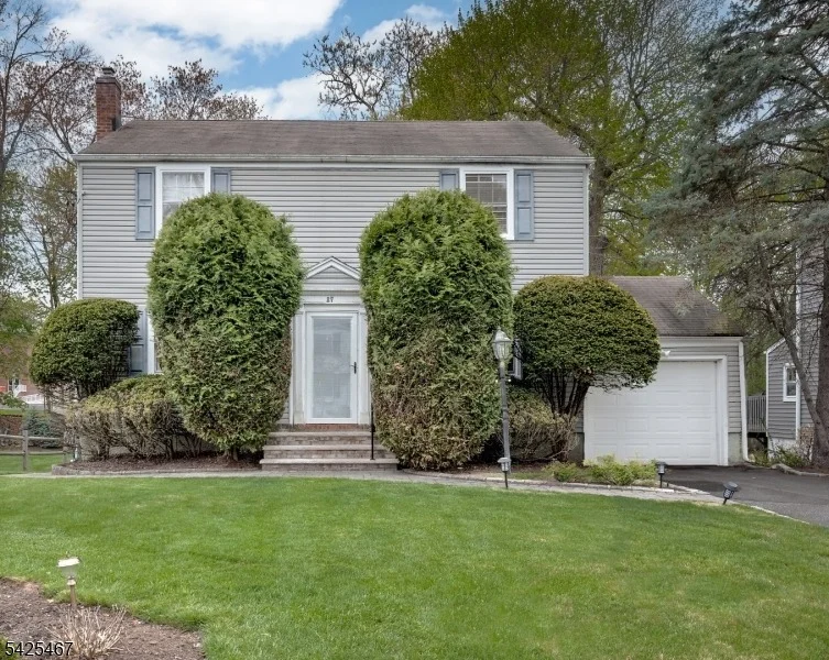 Unit for sale at 27 Longacre Dr, Livingston Twp., NJ 07039-2250