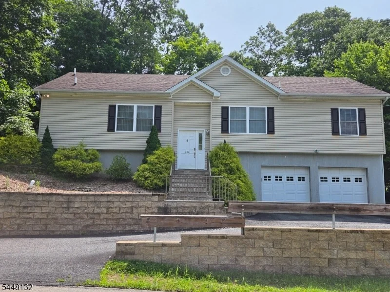 Unit for sale at 313 Brown Trl, Hopatcong Boro, NJ 07843-1107