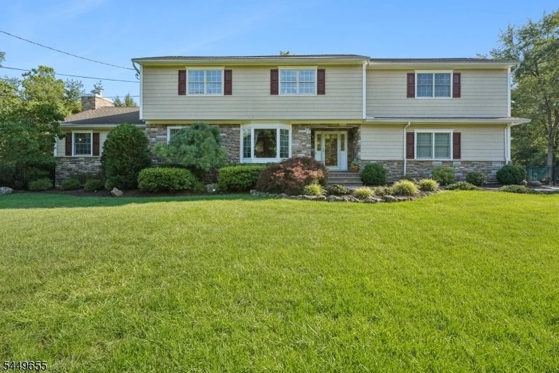 Unit for sale at 9 Pitcairn Dr, Roseland Boro, NJ 07068-1012