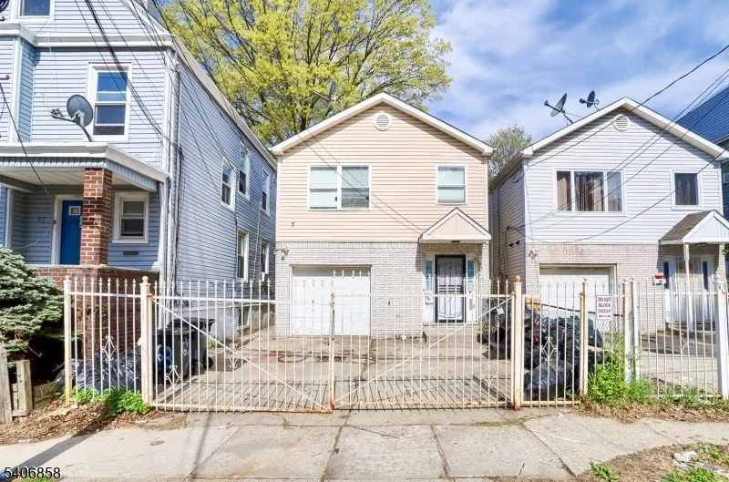 Unit for sale at 63 Hobson St, Newark City, NJ 07112-1308