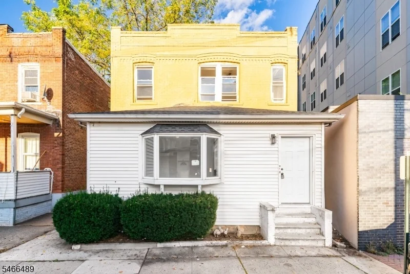 Unit for sale at 2 Drake St, Bound Brook Boro, NJ 08805-1904