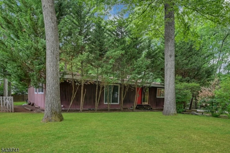 Unit for sale at 2009 E Glen Ave, Washington Twp., NJ 07676-4524