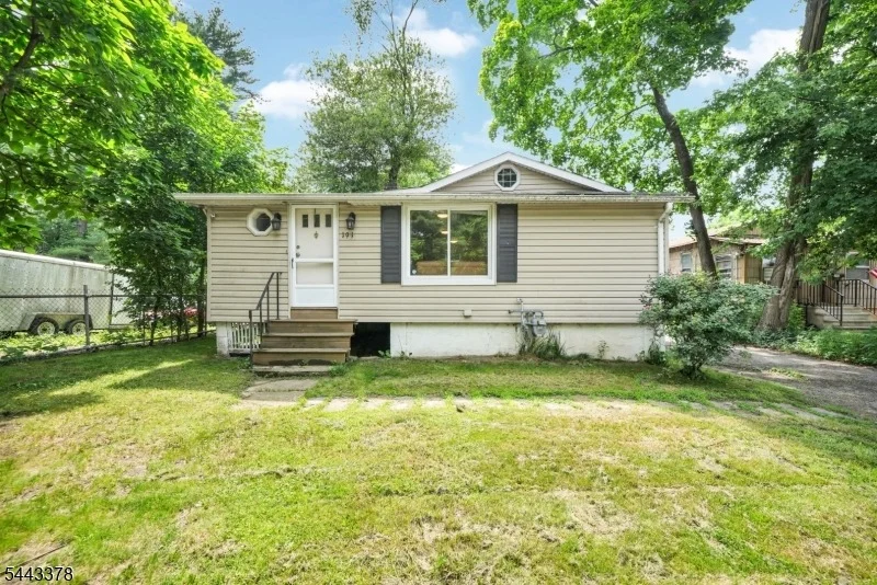 Unit for sale at 191 Fayette Ave, Wayne Twp., NJ 07470-6780