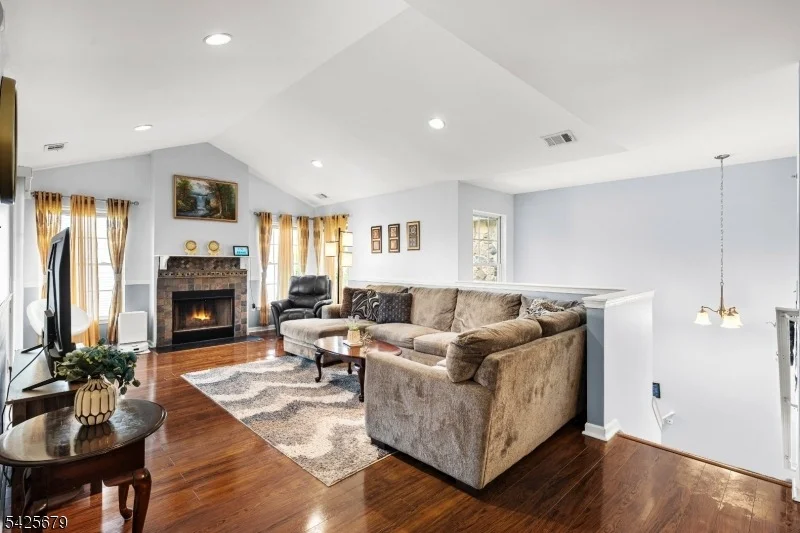Unit for sale at 123 Chariot Ct, Piscataway Twp., NJ 08854-6668
