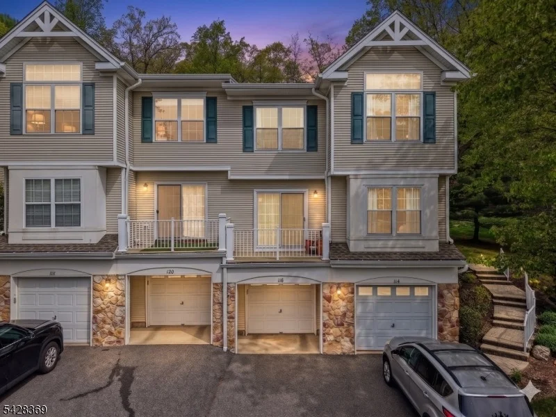 Unit for sale at 116 Wallace Ct, Green Brook Twp., NJ 08812-1757