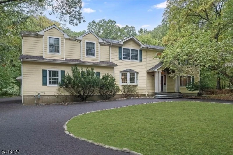 Unit for sale at 240 Ottowa Ln, Franklin Lakes Boro, NJ 07417-2123