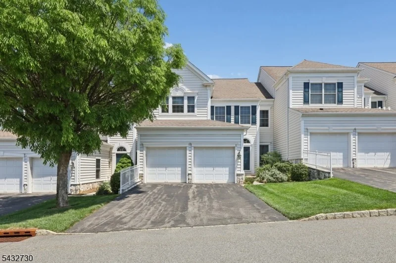 Unit for sale at 8 Yorktown Ln, Totowa Boro, NJ 07512-2222
