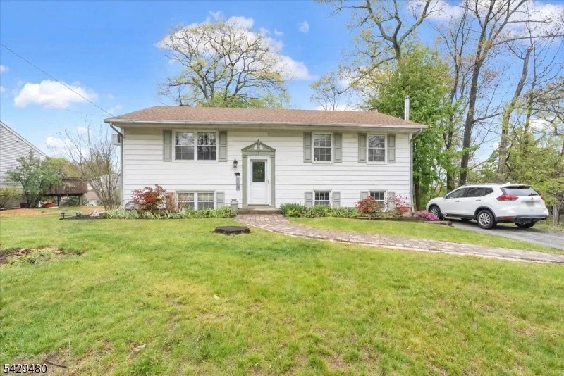 Unit for sale at 39 Post Brook Rd, West Milford Twp., NJ 07480-4516