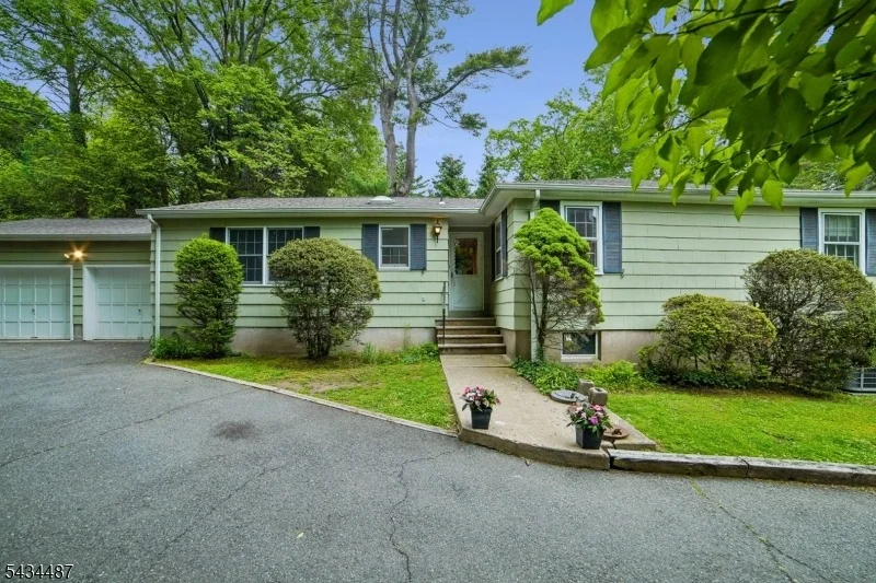 Unit for sale at 137 Beekman Rd, Summit City, NJ 07901-1705