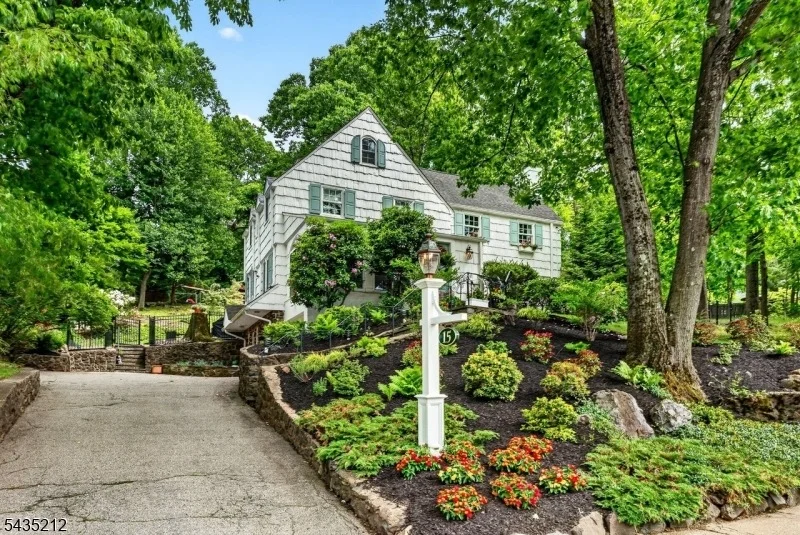 Unit for sale at 15 Afterglow Ave, Verona Twp., NJ 07044-5101