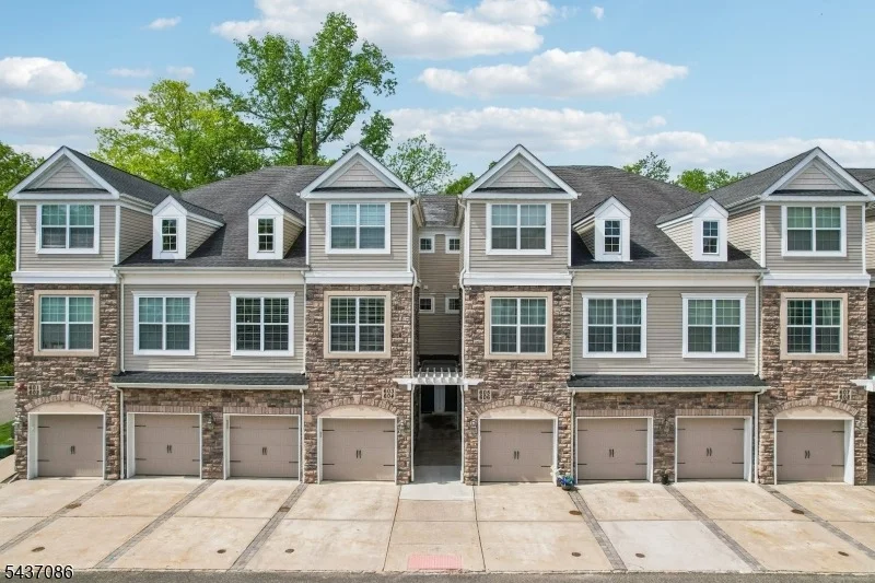 Unit for sale at 605 Lopez Ln, Morris Plains Boro, NJ 07950-2956