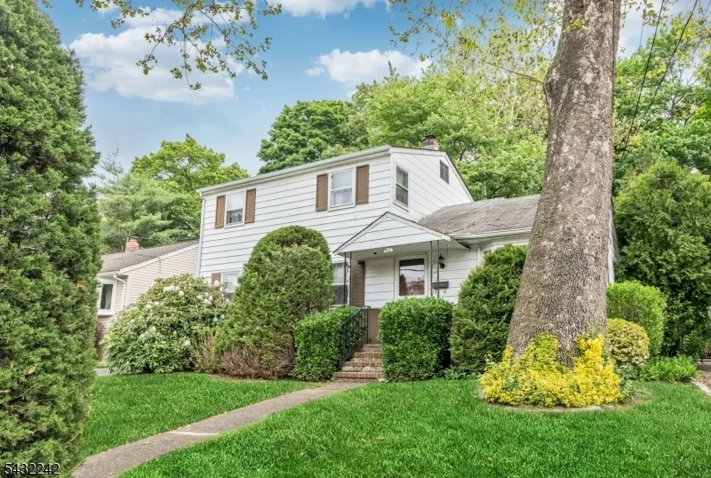 Unit for sale at 415 N 4Th Ave, Hawthorne Boro, NJ 07506-1541