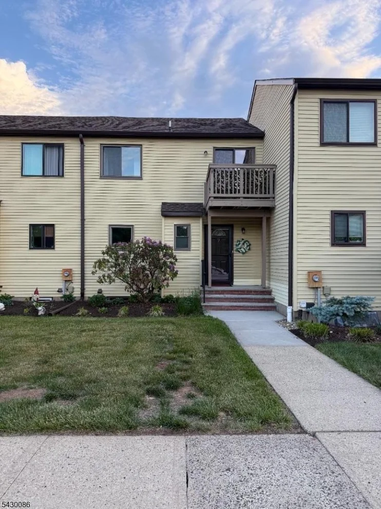 Unit for sale at 7 Lake Ct, Raritan Twp., NJ 08822-2050
