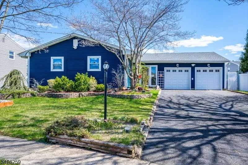 Unit for sale at 10 Wellington Ave, Woodbridge Twp., NJ 07064-1219
