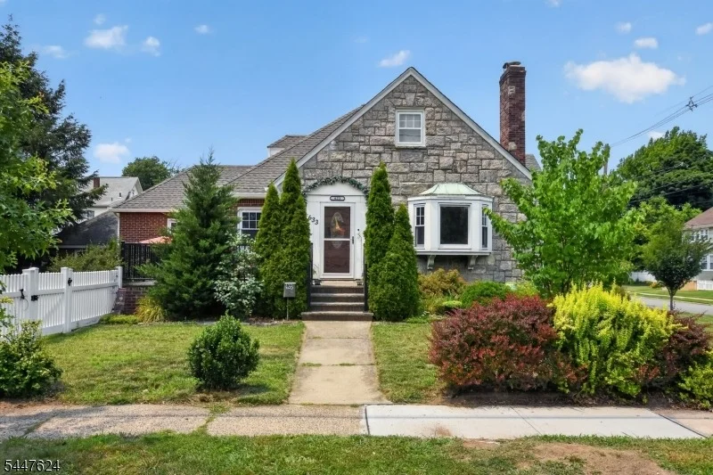 Unit for sale at 633 Palmer Ave, Maywood Boro, NJ 07607-1519